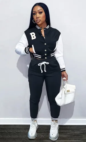Vista 2 de AIIYYQB Conjunto deportivo de dos piezas para mujer con botones y chaqueta universitaria recortada