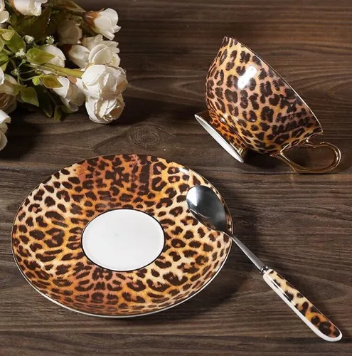 Vista 7 de YBK Tech - Juego de tazas y platillos de porcelana estilo europeo, taza de café de cerámica para el hogar, cocina, boda (patrón de leopardo)