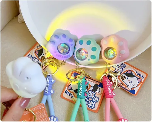 Vista 3 de Vlmazlm Cat Cool Keychains Astronaut Kawaii Key Chavin with Sunset Light,Cute Rabbit Keychains Pendant Car Keychains