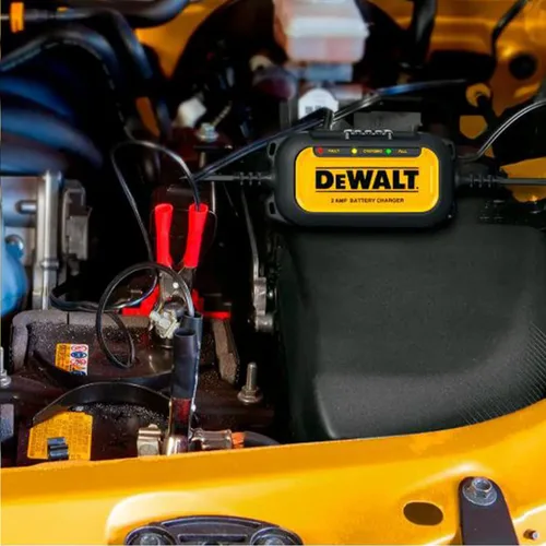 Vista 8 de DEWALT DXAEC2 Cargador y Mantenedor de Batería Automotriz de 2 Amperios Profesional