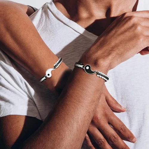 Vista 5 de MEALGUET Juego de 2 pulseras Yin Yang para parejas y mejores amigos, hechas a mano, trenzadas, de macramé, pulsera Yin y Yang para 2 mejores amigos