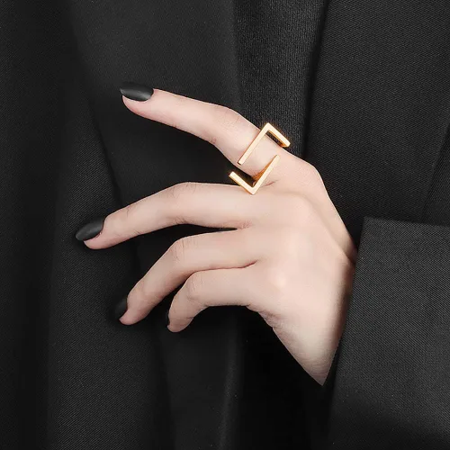 Vista 2 de Anillo rectangular único de banda abierta para mujeres y niñas, chapado en oro, minimalista, geométrico, ajustable, expansible, hipoalergénico
