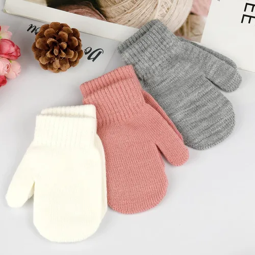 Vista 4 de ONESING 5 pares de guantes negros para bebés, guantes cálidos para recién nacidos, guantes de invierno para bebés y niñas