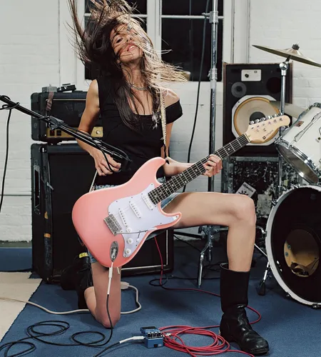 Vista 7 de Vangoa - Kit de guitarra eléctrica de tamaño completo de 39 pulgadas para principiantes, cuerpo sólido, color rosa, con pastillas SSS, amplificador