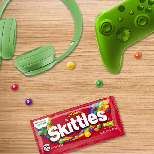 Vista 6 de SKITTLES Caramelos Masticables Originales, Tamaño Completo - 2.17 oz, Paquete de Dulces a Granel de 36