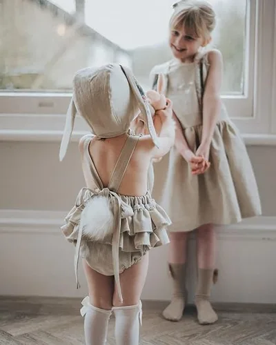 Vista 3 de Traje de Pascua para niñas pequeñas, mameluco bohemio con orejas de conejo, sin mangas, mameluco a juego para hermanas