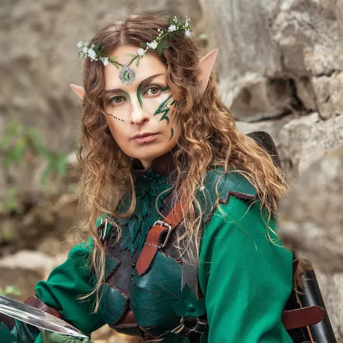 Vista 4 de MOSTORY Orejas de elfo con corona de hada del bosque, disfraces de cosplay, diadema de flores blancas y 2 pares de orejas de pixie suaves