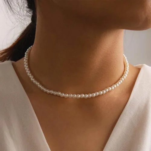 Vista 2 de YienDoo Collar de perlas pequeñas blancas redondas de perlas de imitación, cadena de perlas bohemias, cadena de clavícula, collar de boda, joyería