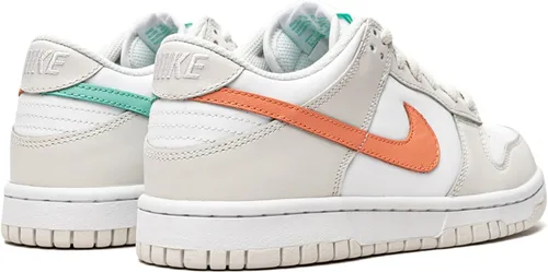 Vista 80 de Nike Kid's Dunk Low Sneaker