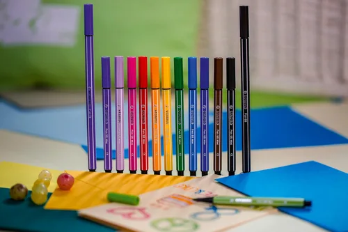 Vista 5 de STABILO Bolígrafo de punta de fieltro premium 68 Mini - Cartera de 18 - Colores surtidos