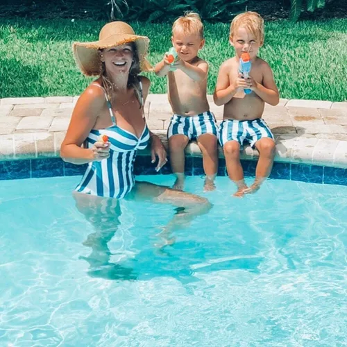 Vista 3 de IFFEI Traje de baño de una pieza a juego para la familia, traje de baño a rayas ahuecado monokini Mommy and Me Beachwear