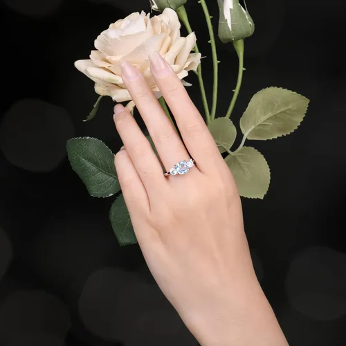 Vista 6 de JewelryPalace Anillos de 2.6ct con topacio azul genuino de corte cojín de 3 piedras para ella, anillo de promesa de 14K chapado en oro blanco 1-latón