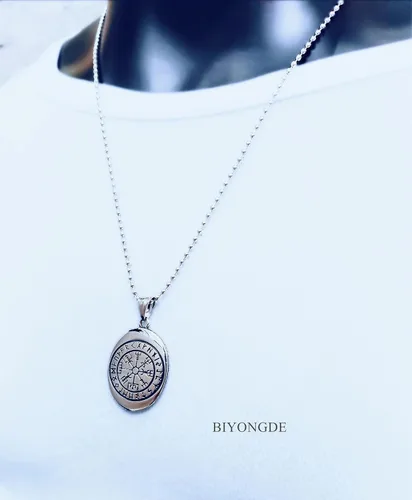 Vista 4 de Colgante de símbolo de lobo vikingo nórdico Vegvisir Mjolnir brújula para hombre, protección de fe, medallón guía amuleto, acero, joyería nórdica