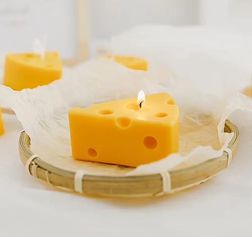 Vista 3 de Vela perfumada en forma de queso,Vela decorativa de cera de soja aromática de 4.23 oz para mesa, foto de regalo de cumpleaños, ideal para meditación