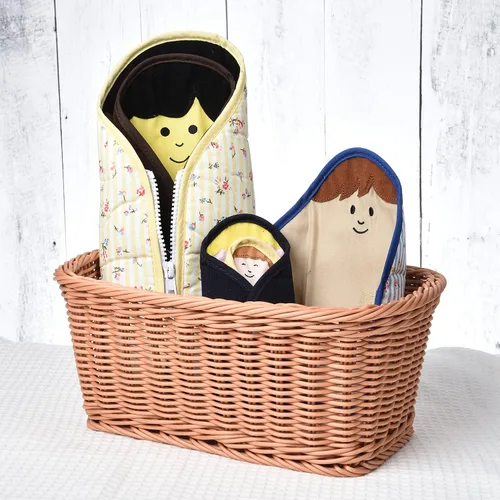 Vista 7 de Constructive Playthings Muñecas anidables de tela para niños, juguetes de aprendizaje con accesorios de ropa enseñan a vestirse a sí mismos, muñecas