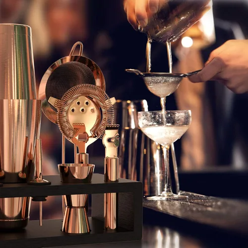 Vista 6 de Kit de bartender Highball & Chaser con soporte de bambú negro, hermoso juego de coctelera, juego y herramientas para barra, agitador Boston de acero