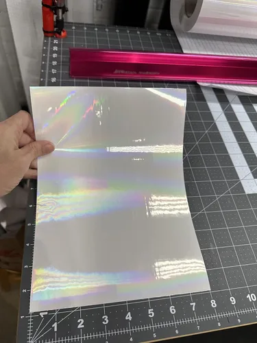 Vista 3 de Clear Holographic Oil Slick Cold Laminating Sheets Self Adhesive (8 x 11)