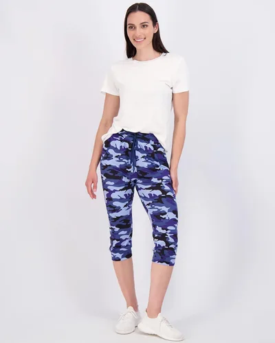 Vista 5 de Real Essentials Paquete de 3 pantalones deportivos capri para mujer, con puños, atléticos, casuales, suaves, con bolsillos