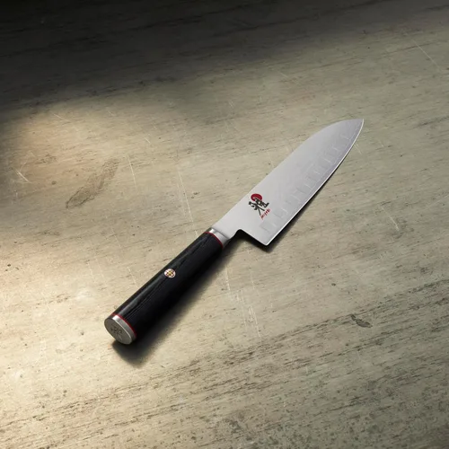 Vista 3 de Miyabi Kaizen - Cuchillo Santoku de borde hueco de 5.5 pulgadas
