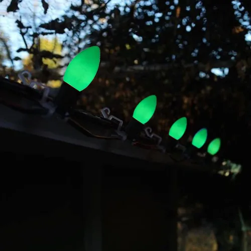 Vista 5 de Paquete de 25 bombillas C9 de cerámica verde de repuesto, bombilla de luz vintage incandescente para guirnalda de San Patricio, bombillas de luz