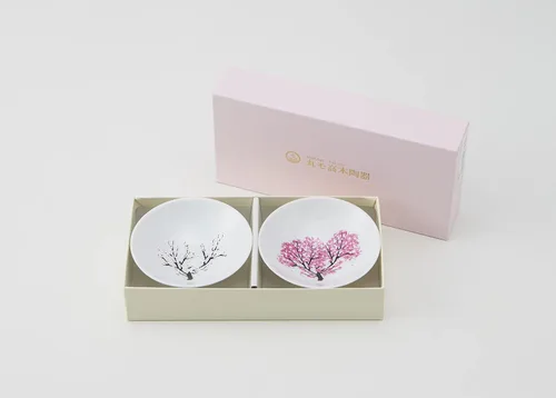 Vista 2 de 丸モ高木陶器 Tazas de sake japonesas que cambian de color en flor de cerezo (par)