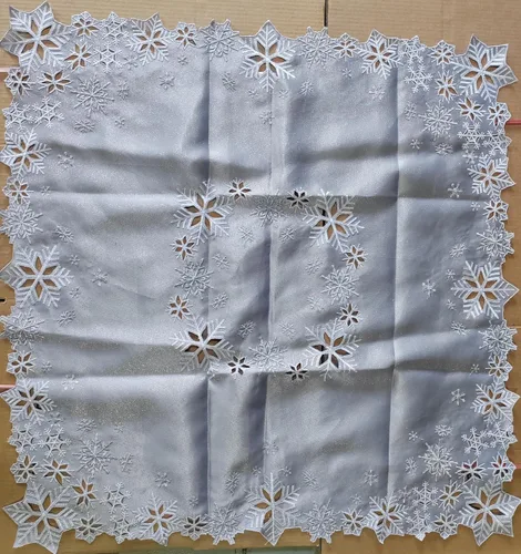 Vista 11 de Juego de 4 servilletas bordadas con copos de nieve para Navidad e invierno (doradas, servilletas de 12 x 12 pulgadas)
