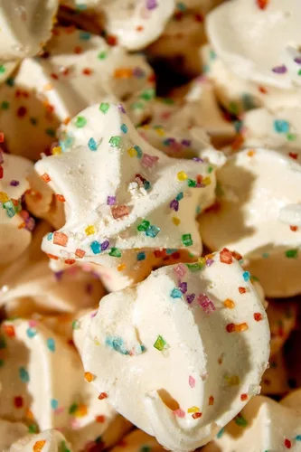 Vista 4 de Krunchy Melts - Galletas de merengue originales - Sabor a pastel de cumpleaños - Merengues - Sin grasa - Sin gluten - Sin nueces - Apto para Keto