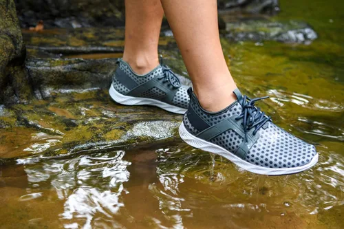 Vista 6 de FROGG TOGGS Women's Shortfin Premium Water Draining Quick-Drying Sport Shoe