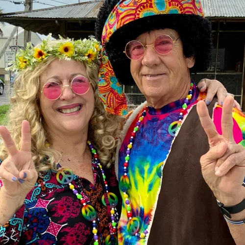 Vista 4 de DDazzling - Diadema de flores de eucalipto para mujer y niña, diseño de hojas verdes, banda para la cabeza, halo para novias, para foto