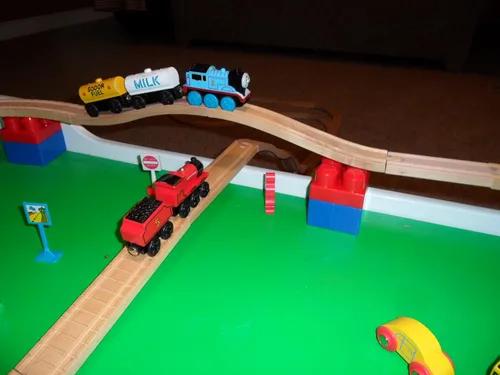 Vista 3 de Sujetadores de tren de juguete de madera, mantiene la pista juntos. 40 CT