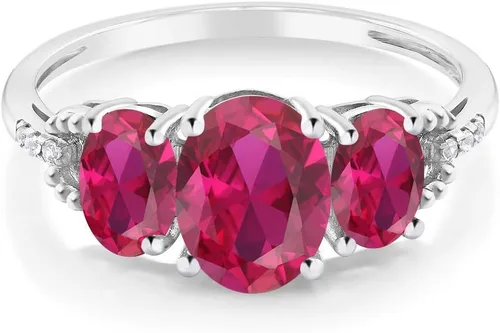 Vista 2 de Gem Stone King Anillo de compromiso ovalado de oro blanco de 10 quilates con diamantes y rubí creado con 3 piedras para mujer (2.20 qttw)