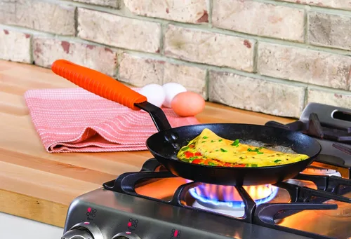 Vista 5 de Lodge - Sartén de acero para carbón con manija de soporte de silicona y color naranja, Negro/Anaranjado