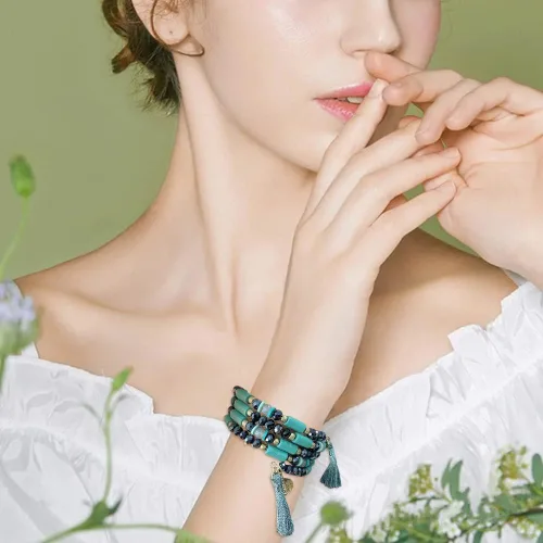 Vista 2 de Coiris Pulseras de declaración de cuentas de múltiples hebras pulseras versátiles Boho encanto borla apilable cuentas pulseras elásticas de cuerda