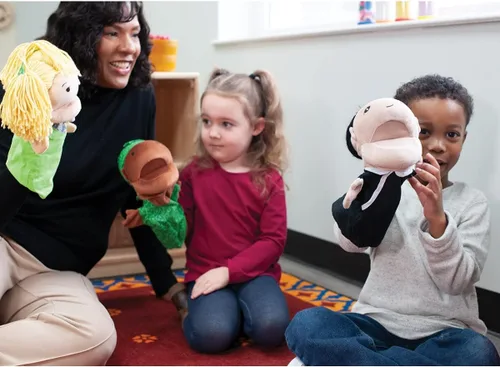 Vista 2 de Kaplan - Marionetas de diversidad de aprendizaje temprano, marionetas multiculturales de personas de 12 pulgadas con boca y brazos movibles, juego