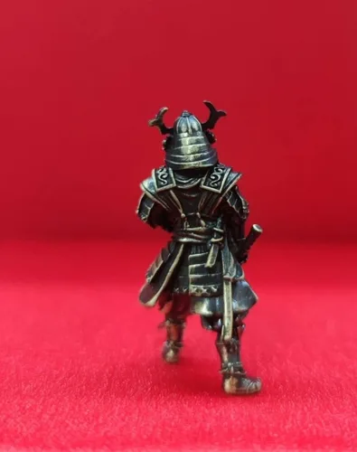 Vista 4 de Figuras de guerrero del shogunato japonés de latón, adornos de escritorio, estatua de cobre antiguo soldado en miniatura, juego de ajedrez de guerra