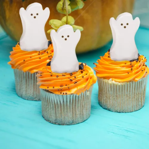 Vista 4 de Caramelos de malvavisco de Halloween, malvaviscos con forma de fantasma blanco, adornos para cupcakes y postres, paquete de 6, 3 onzas