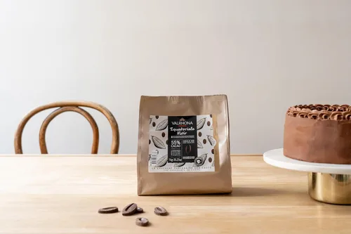 Vista 5 de Valrhona Discos de chocolate negro para hornear francés prémium (cincas). EQUATORIALE 55% de cacao. Fácil de derretir y templar. Cremosos