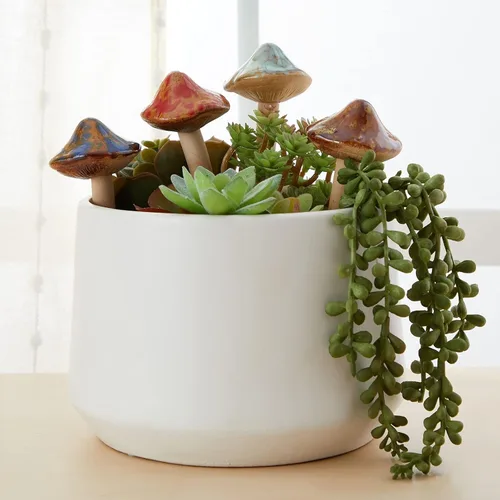 Vista 3 de Juvale Estacas de cerámica para plantas de hongos para exteriores, 5 pulgadas, surtido de marrón, rojo, naranja y verde, paquete de 4, juego