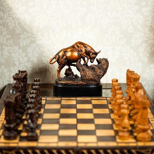 Vista 2 de MEPERPER Estatua de Toro y Oso de Wall Street, Decoración de 9x9.5 Pulgadas, Figura de Resina para Escritorio de Finanzas con Acabado Similar al