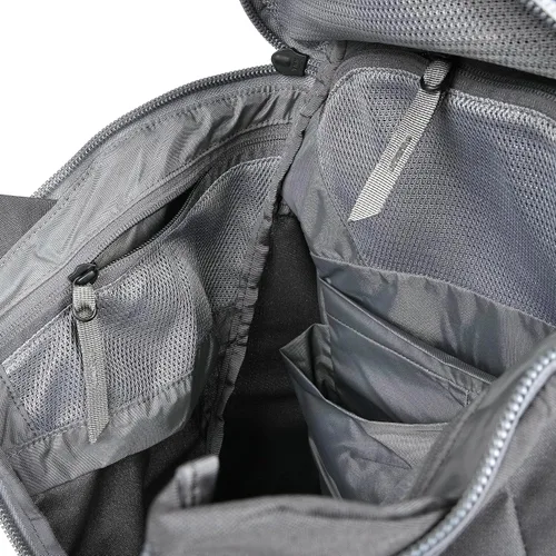 Vista 6 de Mystery Ranch Catalyst - Mochila de viaje de 26 litros con bolsillo tecnológico para transporte diario y aventuras, Catalizador - Sombra