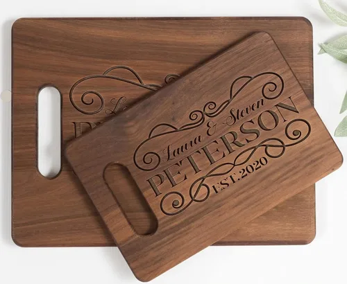Vista 7 de Tabla de cortar personalizada Mr and Mrs Regalo de boda para pareja Tabla de cortar grabada personalizada