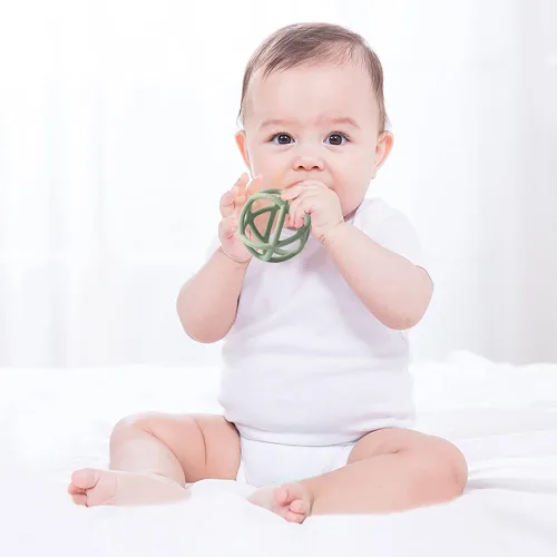 Vista 2 de Juguete de bola de mordedor para bebé, bola suave de silicona sin BPA, fácil de sostener para bebés a partir de 6 meses (arcilla)