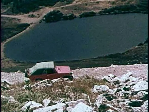 Vista 7 de Jeep Frolics Willys CJ5 Wagoneer Jeepster Gladiator Trucks old films DVD