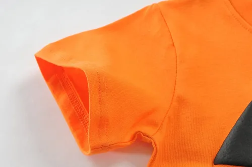 Vista 6 de Camiseta de manga corta para niños pequeños y niñas, con cara de calabaza que brilla en la oscuridad, esqueleto y camión, camiseta de manga corta