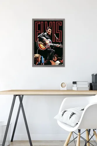Vista 6 de Trends International Elvis Presley - Póster de pared de concierto 68, 14.72 x 22.37 pulgadas, versión enmarcada de madera de granero Versión