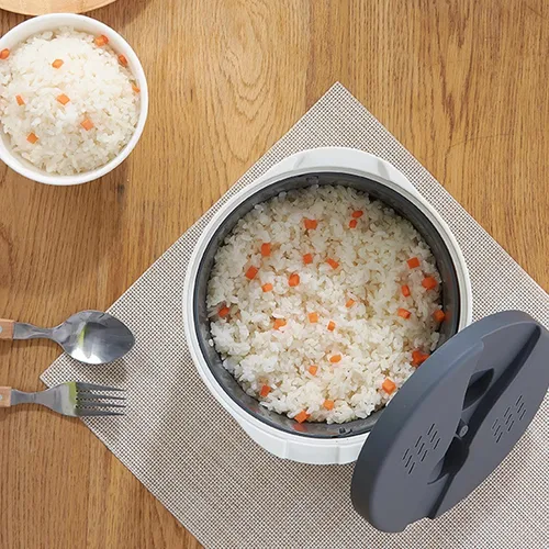 Vista 5 de La olla de 2 litros no contiene BPA con ventilación de liberación de vapor, olla arrocera para microondas, material PP de grado alimenticio, cuchara