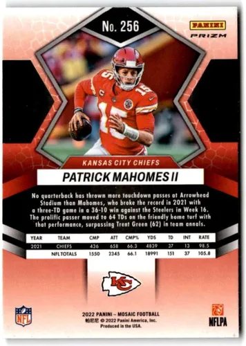 Vista 2 de Mosaico de mosaico Panini 2022 rosa camuflaje #256 Patrick Mahomes II Orgullo nacional Kansas City Chiefs Football NM-MT