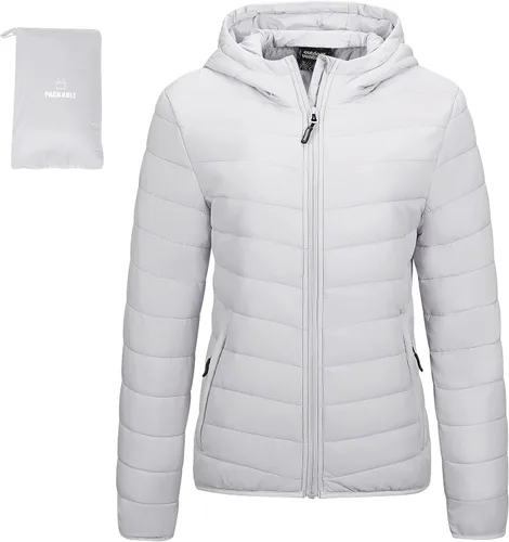 Vista 22 de Outdoor Ventures Chaqueta Puffer Ligera Empacable para Mujer con Cremallera Completa y Capucha, Abrigo de Invierno Acolchado Verde militar
