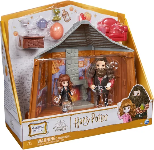 Vista 2 de Wizarding World, juego de Harry Potter, Hagrid's Hut, con 2 figuras y 9 accesorios para muñecas