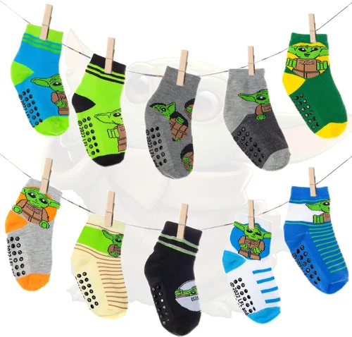 Vista 4 de Disney Baby Yoda - Calcetines para niños (10 unidades) y calcetines para niños pequeños con pinzas, calcetines antideslizantes para niños